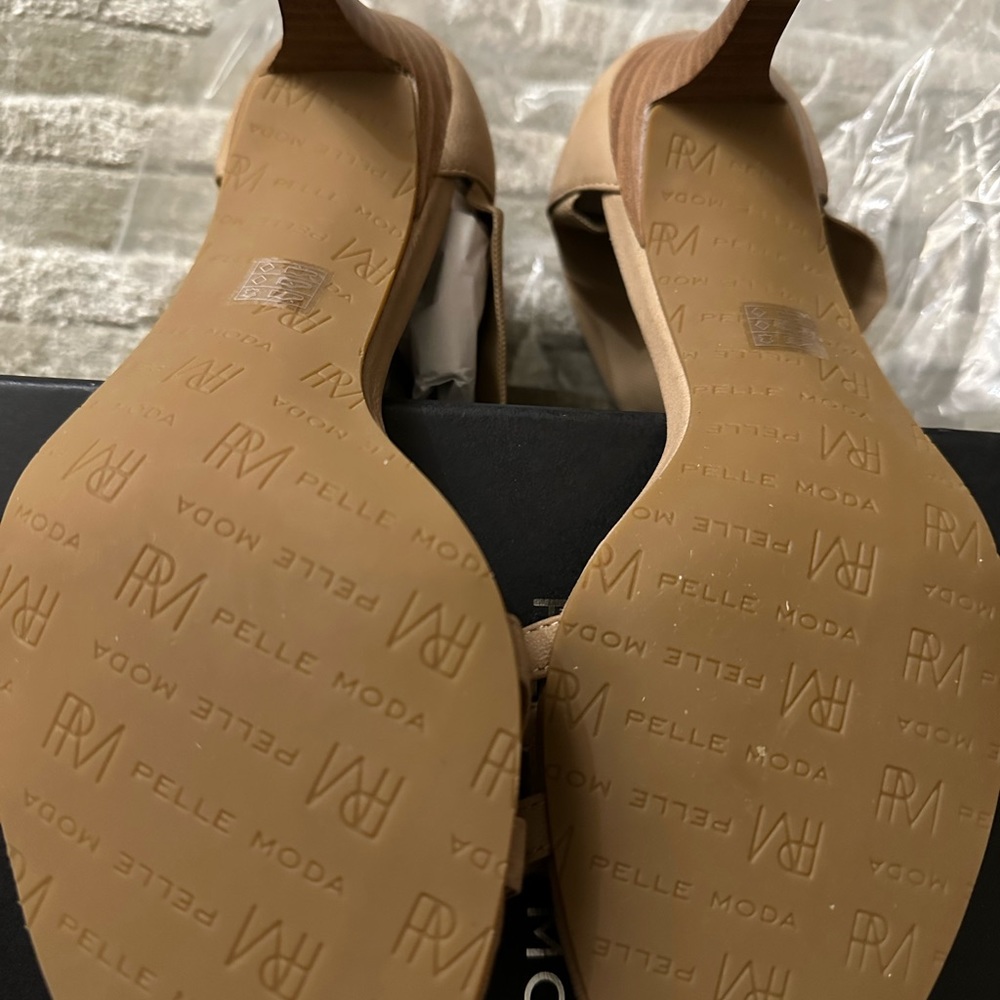 Pelle Moda Tan Mesh Sandal 🌸The Perfect Nude Sandal🌸 - Picture 3 of 3